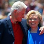 Vợ chồng cựu ngoại trưởng Hilary Clinton